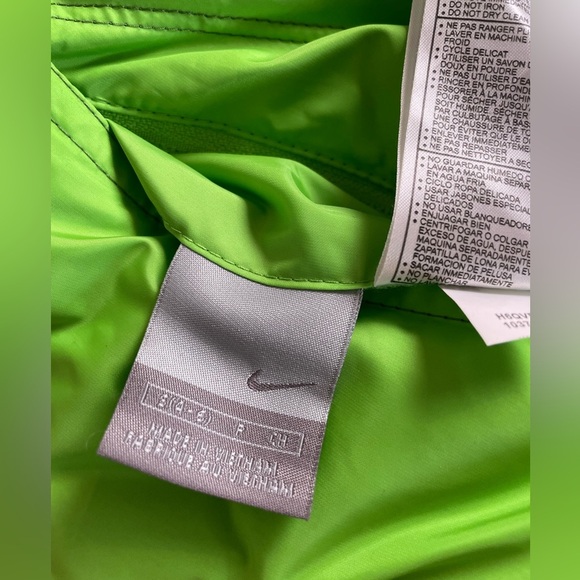 Girls Nike Puffer down Vest Reversible - Olive Green and Bright Lime Green. - Picture 10 of 13